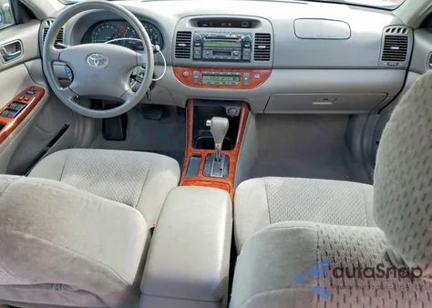 2004 Toyota Camry Le z USA, uszkodzony, nr VIN 4T1BF30K74U568797